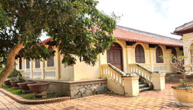 Capture the storied beauty of Ben Tre’s historical landmarks